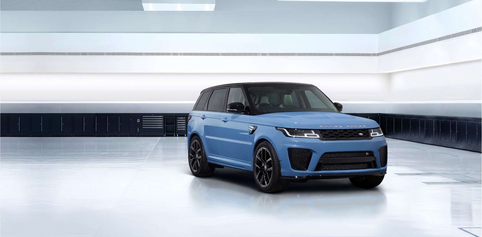 front view of a range rover ultimate svr