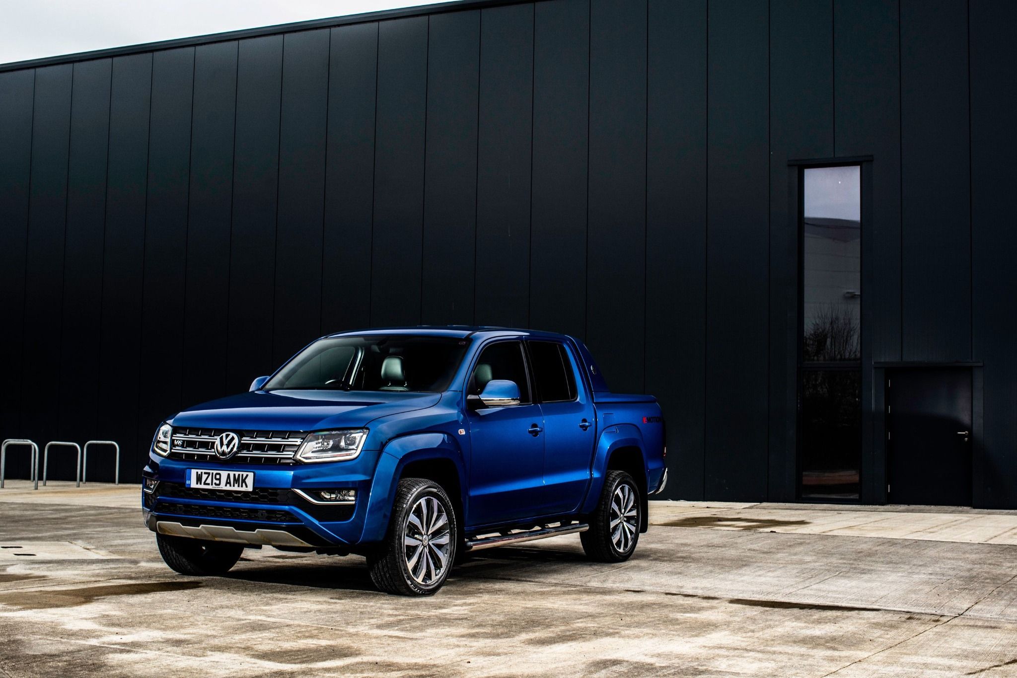 Blue VW Amarok Aventura